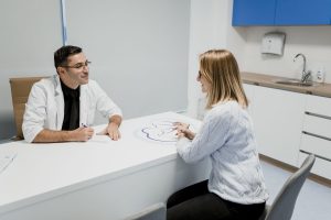 Ce trebuie sa discute o femeie cu medicul ginecolog?