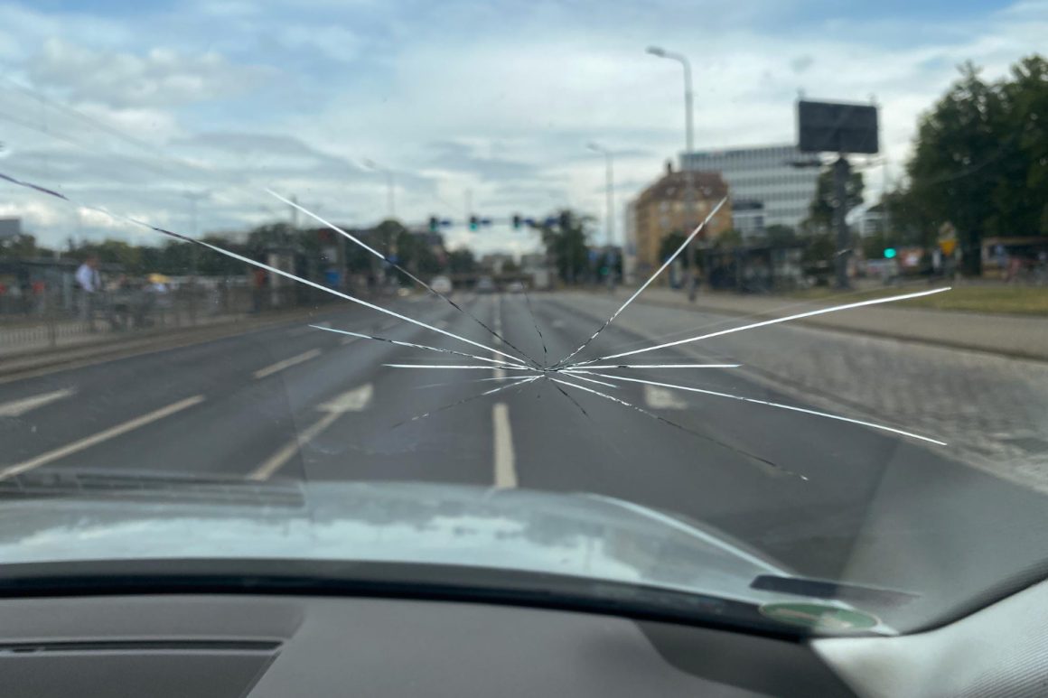 Când și de ce se poate sparge parbrizul?
