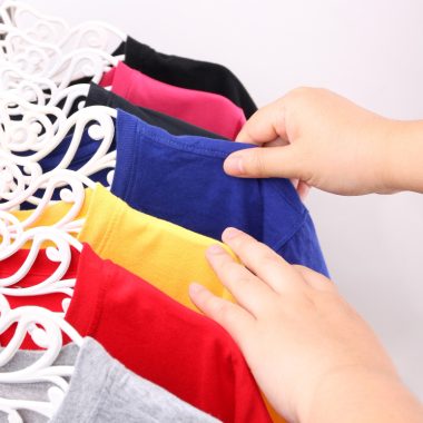 Cât costă, în medie, un tricou personalizat în România în 2026?