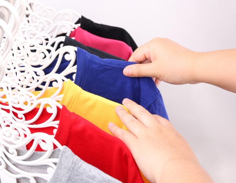 Cât costă, în medie, un tricou personalizat în România în 2026?